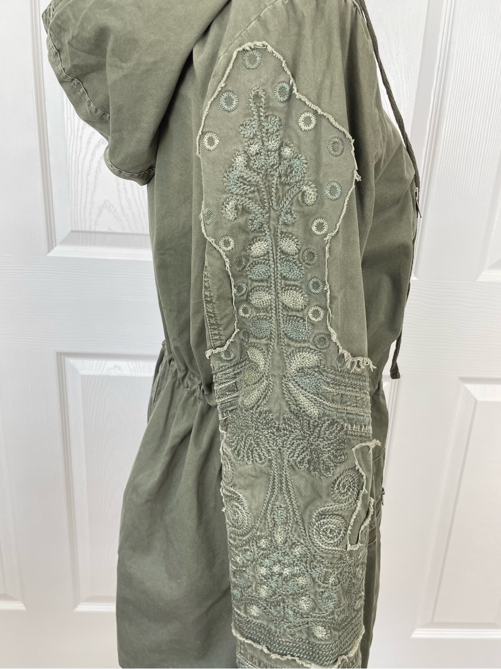 Monoreno Army Green  Hooded Utility Jacket with Embroidered Sleeves size Medium